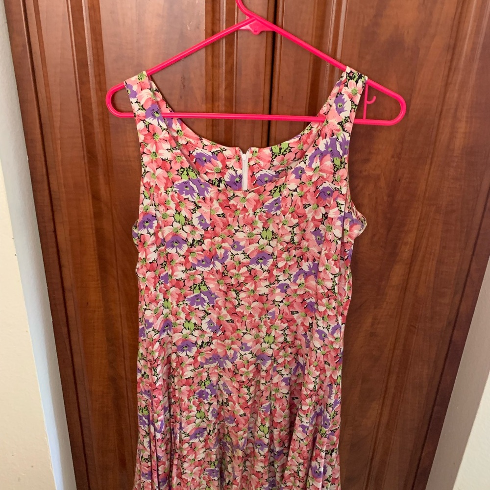 THE EDGE SPORTSWEAR FLOWERED SLEEVELESS SUN DRESS WITH RUFFLED HEM  SIZE 9